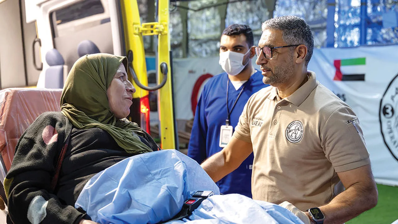 مئات الحالات يومياً.. المستشفى الإماراتي العائم يواصل تقديم الرعاية الصحية لمرضى غزة